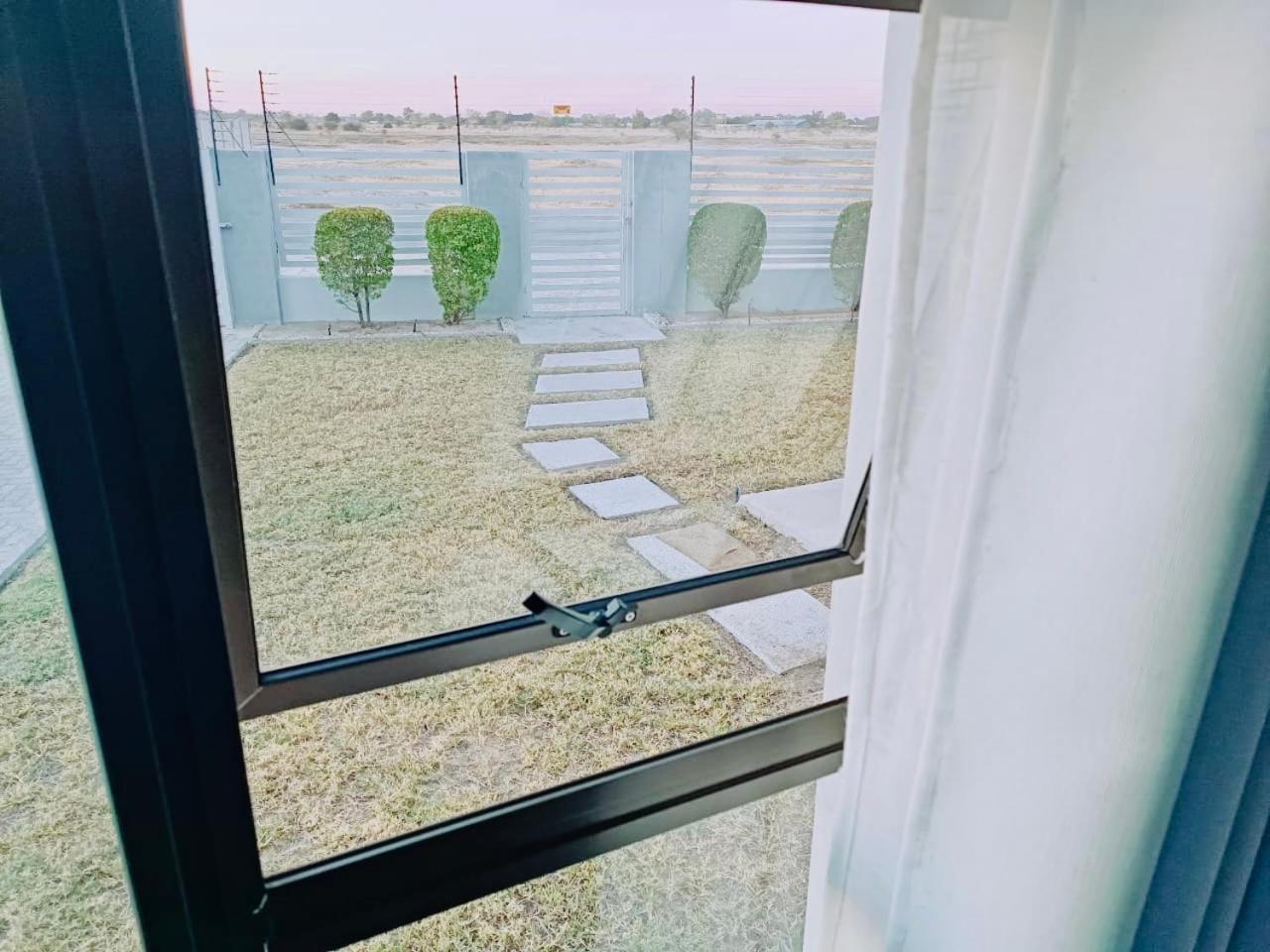 Отель Northern Oasis Oshakati Экстерьер фото
